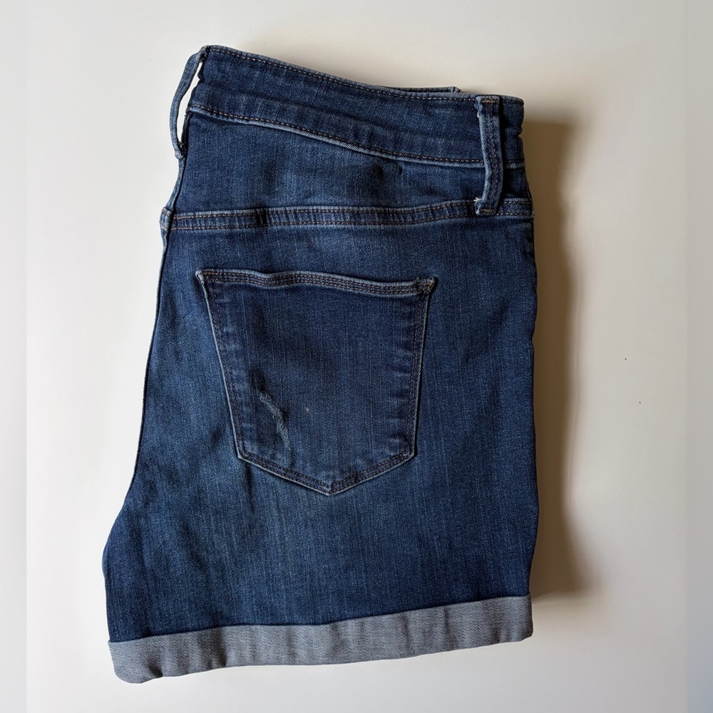 Universal Thread Shorts
